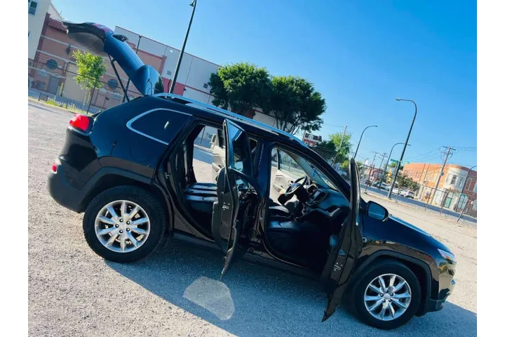 $9999 : 2017 Cherokee Limited image 7