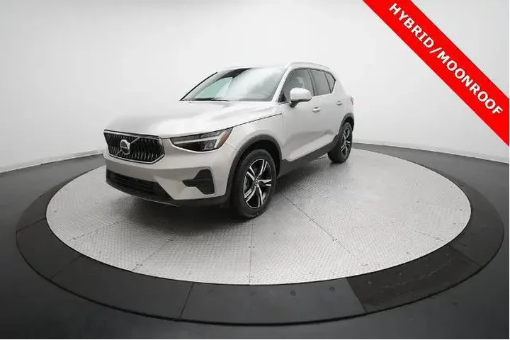 $32498 : Volvo XC40 2025 AWD B5 Core image 1