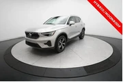 Volvo XC40 2025 AWD B5 Core