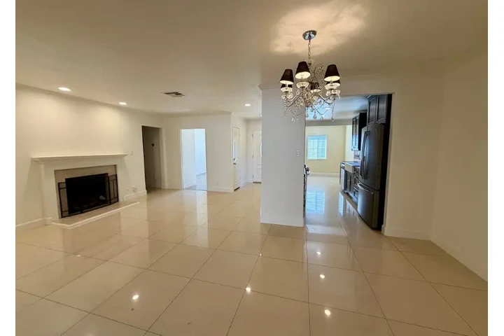 $2370 : 3bed house available for rent image 2