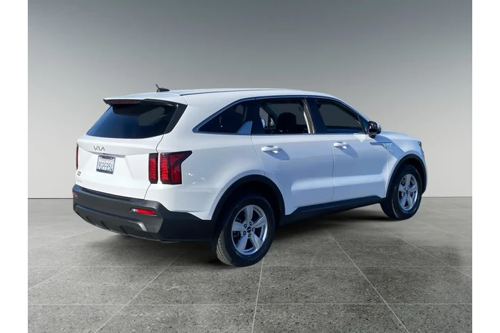 $29490 : Kia Sorento 2023 LX 4dr SUV image 5