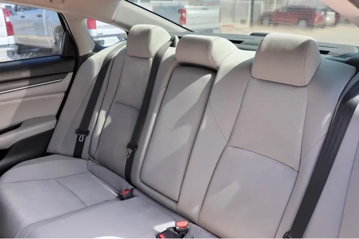 2019 Accord Sedan image 3