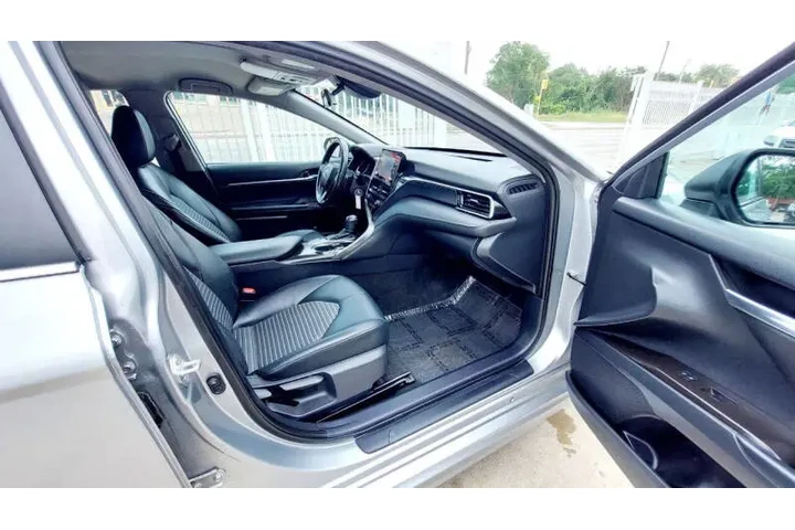 $15990 : 2022 Camry SE image 7