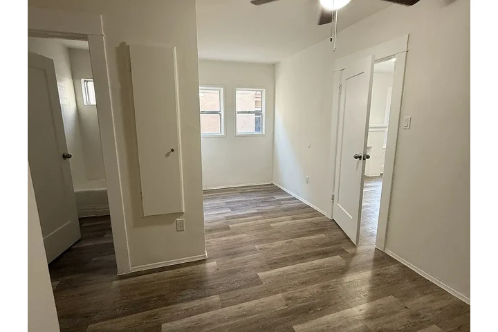 $1250 : One  Family Home image 4