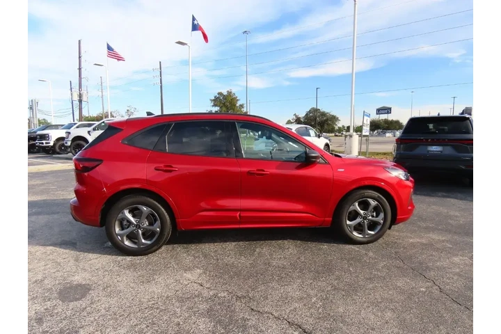 $24999 : Ford Escape 2023 ST-Line 4dr image 10