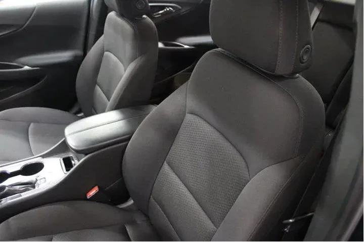 $20988 : Chevrolet Malibu 2023 LT 4dr image 6