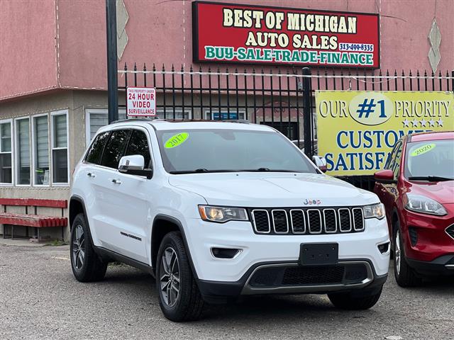 $18499 : 2017 Grand Cherokee image 1