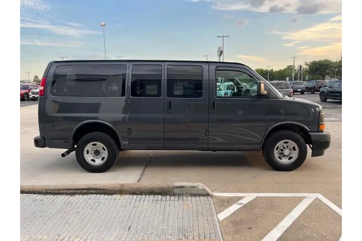 $16895 : Chevrolet Express 2017 LS 25 image 4