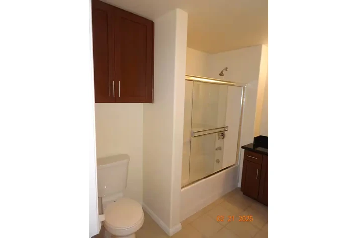 $2500 : Luxury 1 bed/bath - Private image 4