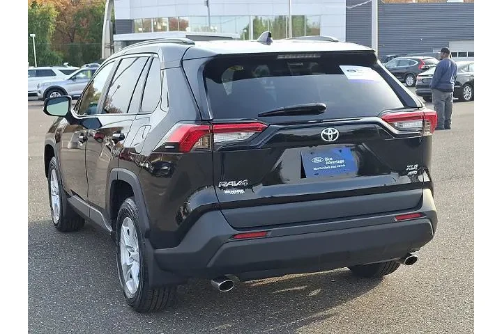 $27495 : Toyota RAV4 2021 AWD XLE 4dr image 4