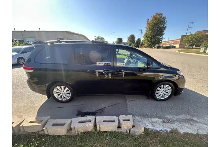 $12990 : 2014 Sienna XLE 7-Passenger image 7
