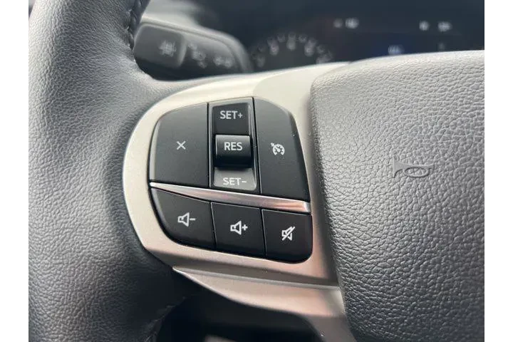 $31893 : Ford Explorer 2023 AWD XLT 4 image 9