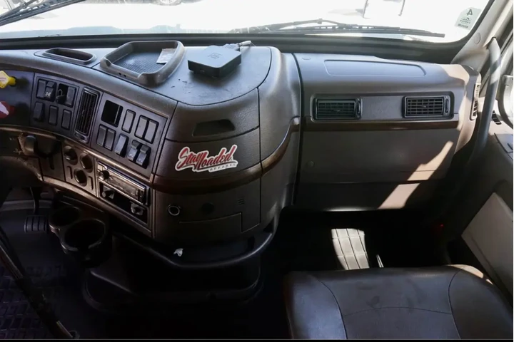 $9500 : 2014 VOLVO VNL PARTES image 5