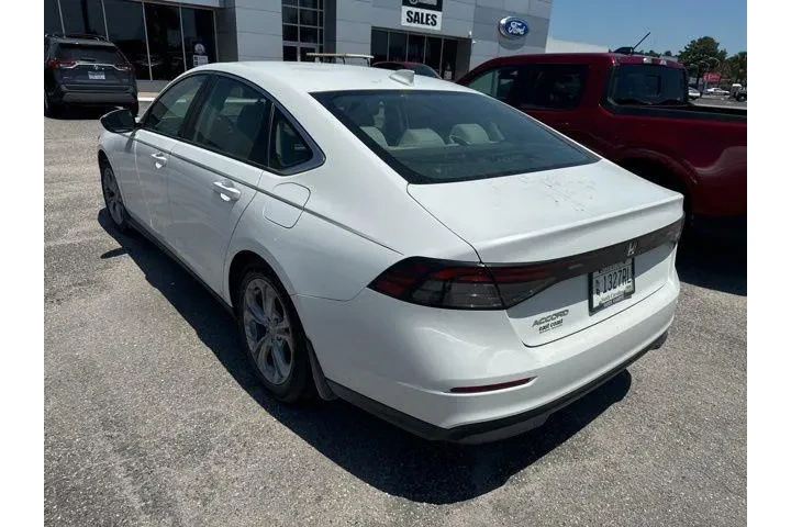 $25390 : Honda Accord 2023 LX 4dr Sed image 9