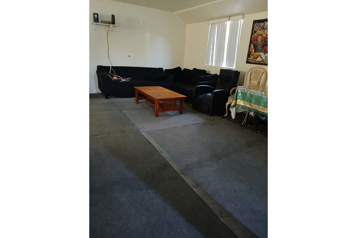 $350 : SE RENTA ESPACIO EN SALA image 2