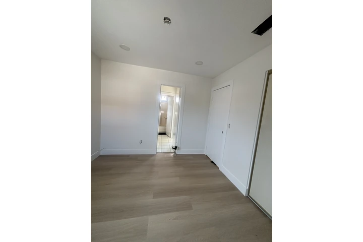 $750 : Cuarto en renta image 2