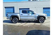 $39613 : Toyota Tacoma 2024 4x4 SR5 4 thumbnail