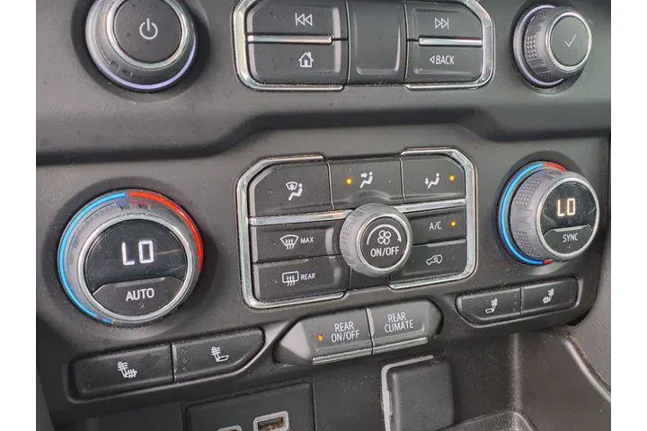 Chevrolet Suburban 2023 4x4 image 8