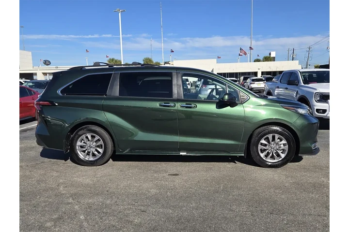 $29892 : Toyota Sienna 2022 XLE 8-Pas image 4