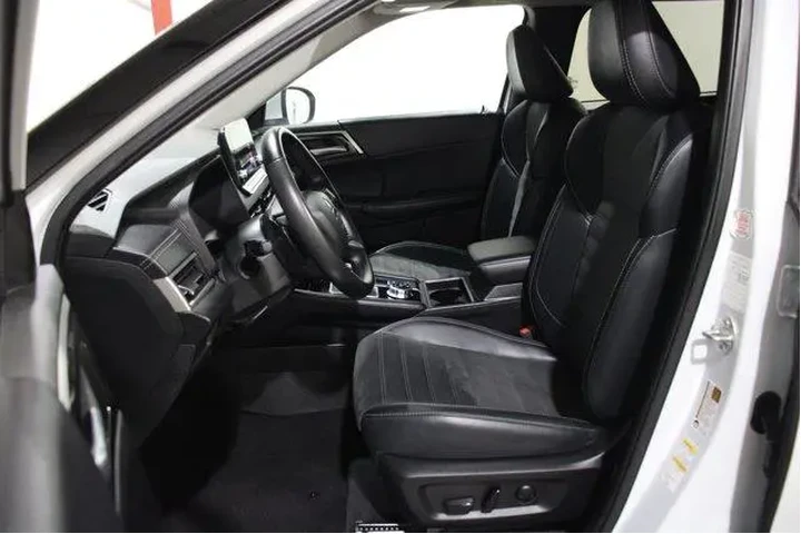 $29893 : Mitsubishi Outlander 2024 AW image 3