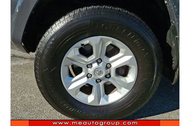 $34898 : Toyota 4Runner 2024 4x4 SR5 image 9