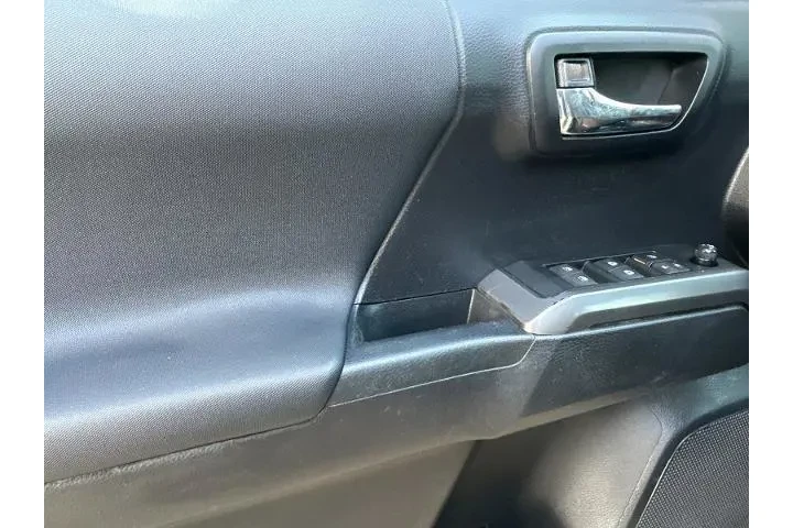 $30710 : Toyota Tacoma 2019 4x2 TRD O image 10