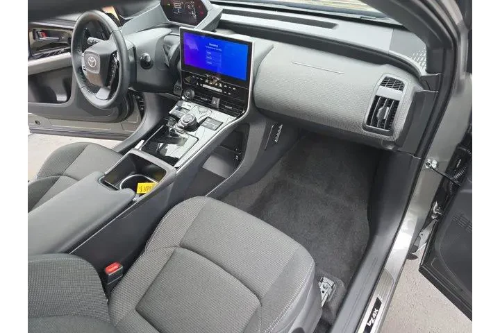 $31995 : Toyota bZ4X 2025 XLE 4dr Cro image 9