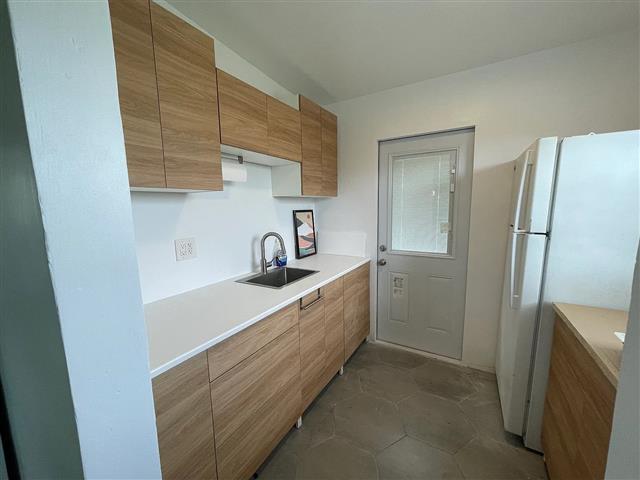 $900 : Stunning 2 Bedroom/ 1 Bathroom image 5