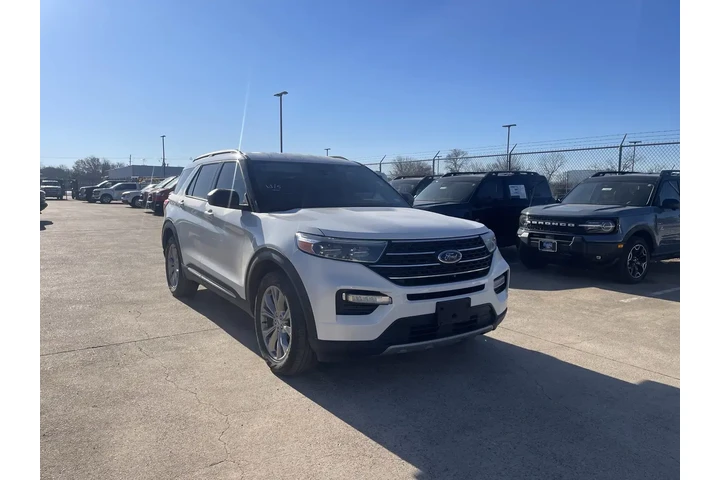 $26959 : Ford Explorer 2023 XLT 4dr S image 2