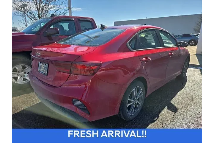 $17244 : Kia Forte 2023 LXS 4dr Sedan image 3