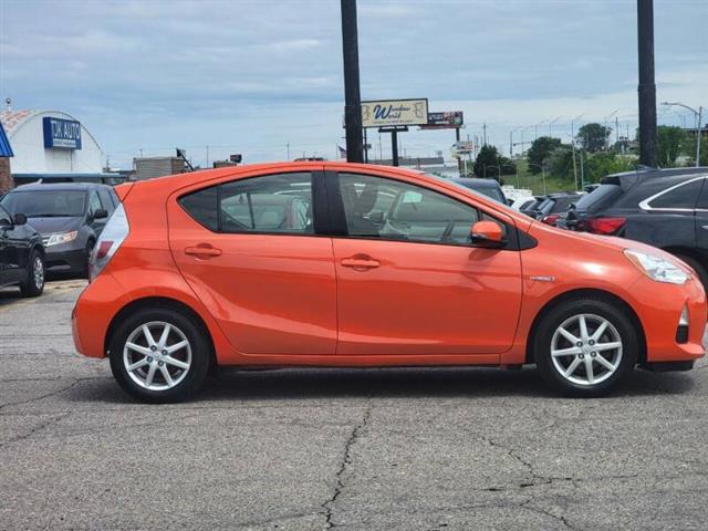 $9990 : 2014 Prius c Three image 9