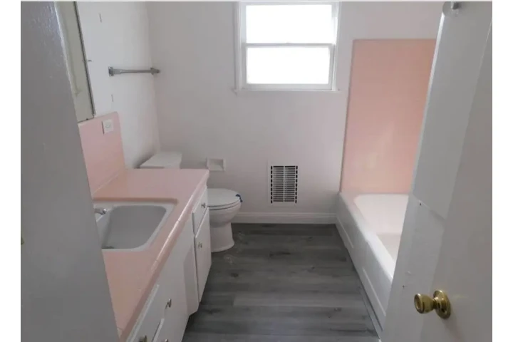 $2200 : Spacious 2 Bed Home image 5