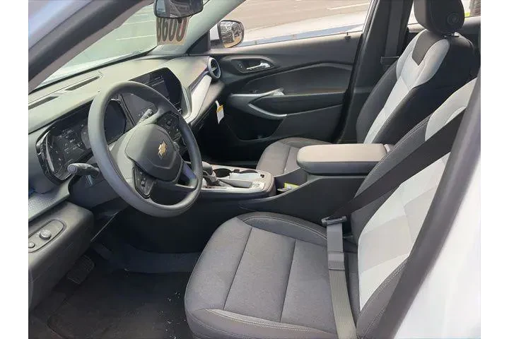$23701 : Chevrolet Trax 2026 LS 4dr C image 7