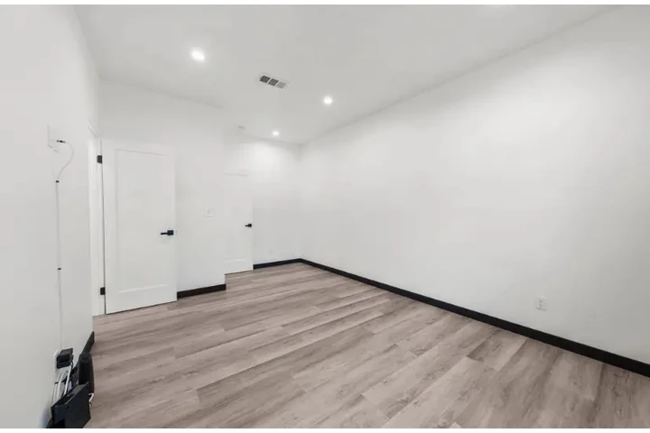 $2430 : 3bed and 2bath Korean town LA image 5