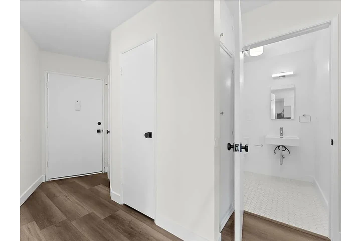 $1100 : Elegante 1BR con parking LA image 5