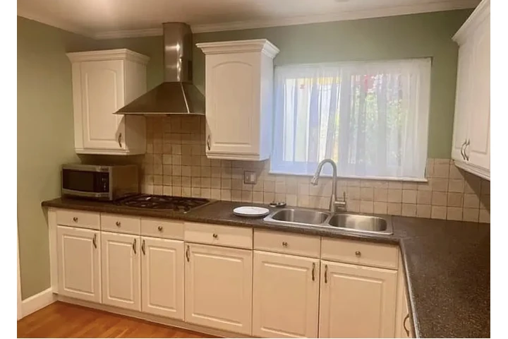 $1000 : 3 bedrooms quiet home image 5