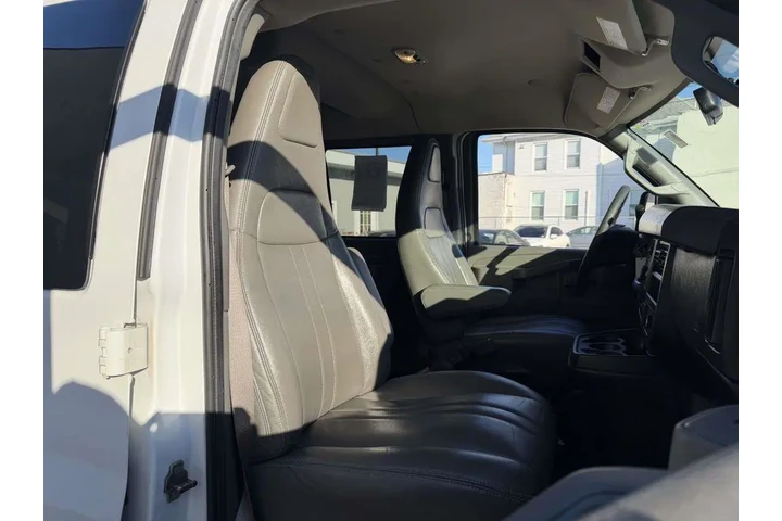 $24386 : Chevrolet Express 2022 LS 25 image 9