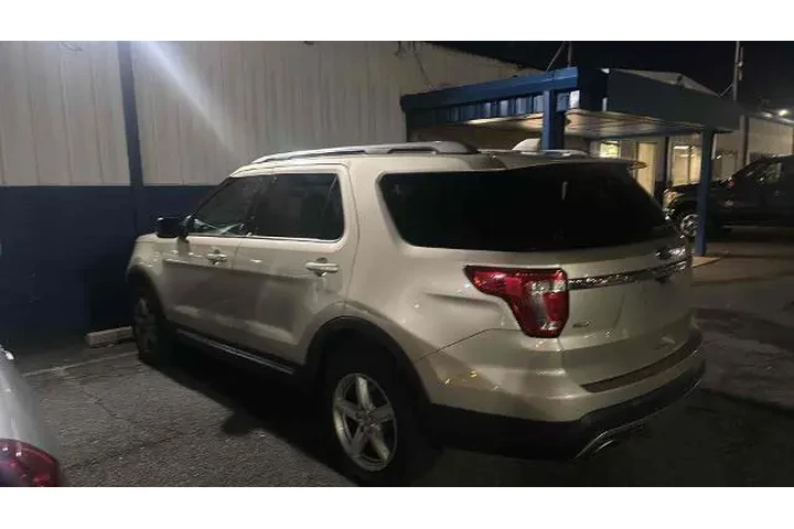 $15000 : Ford Explorer 2017 AWD XLT 4 image 5