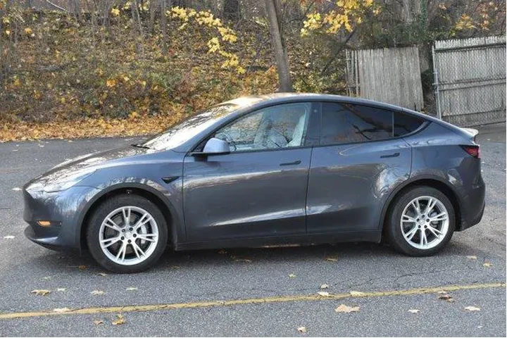 $20995 : Tesla Model Y 2021 AWD Long image 4