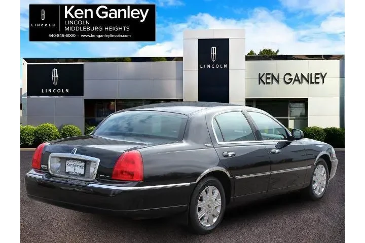 $12991 : Lincoln Town Car 2005 Signat image 7