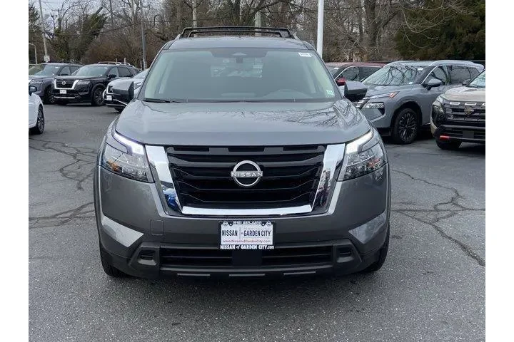 $33050 : Nissan Pathfinder 2025 SV 4d image 2