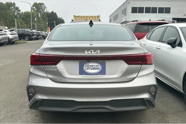 $16390 : Kia Forte 2024 LXS 4dr Sedan image 4