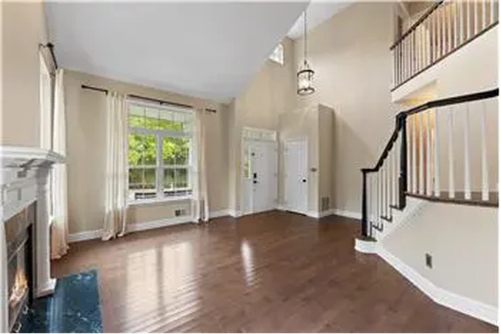 $3900 : Rental property with 3 bedro image 10