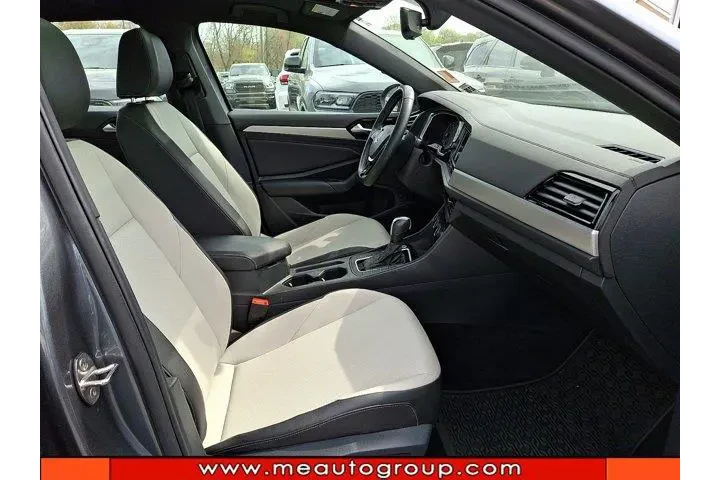 $13989 : Volkswagen Jetta 2020 R-Line image 9