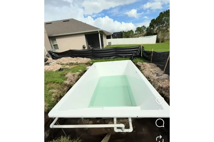 POOL FIBERGLASS image 9