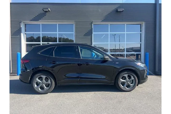 $22999 : Ford Escape 2024 ST-Line 4dr image 4