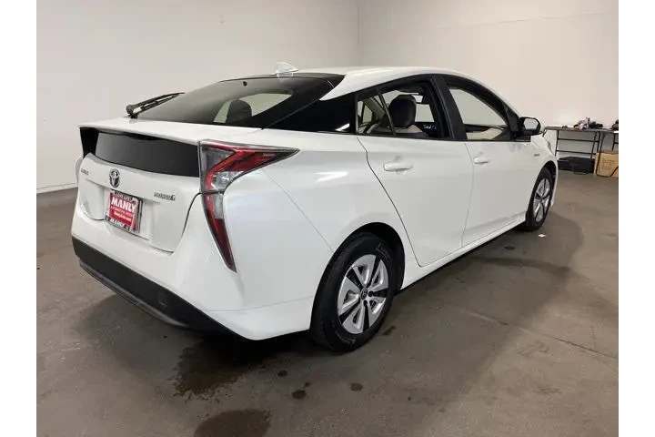 $17421 : Toyota Prius 2016 Four 4dr H image 3