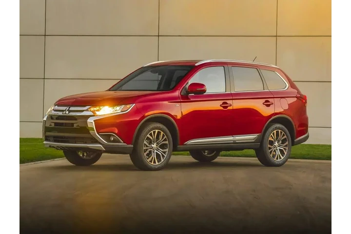$8995 : Mitsubishi Outlander 2016 AW image 1