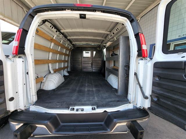 2018 Savana Cargo Van image 4