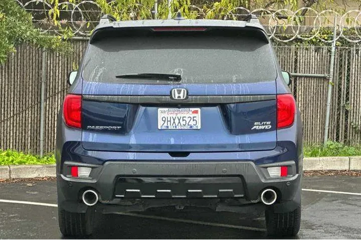 $33875 : Honda Passport 2023 AWD Elit image 8